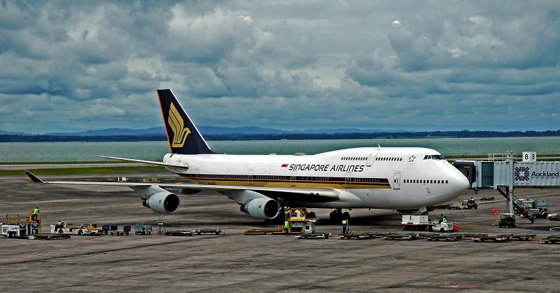 Singapore Airlines half-year profit down 55.5 percent