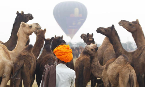 Tourists land in India jail after balloon drifts