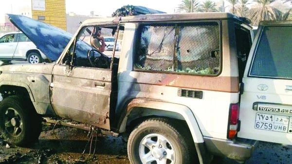 Qatif gunman wounds 2 cops