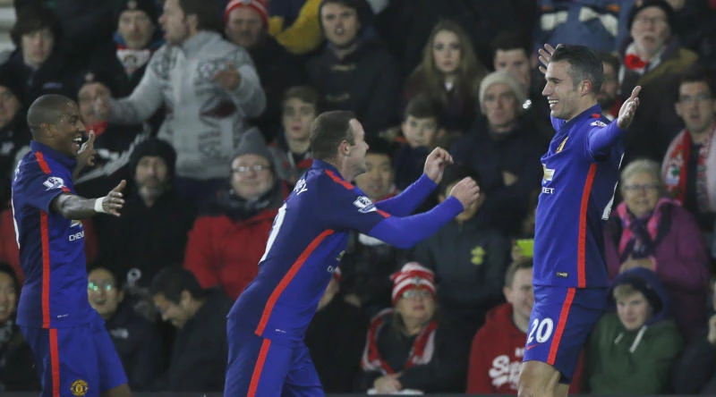 Resurgent Man United stalk hurting Liverpool