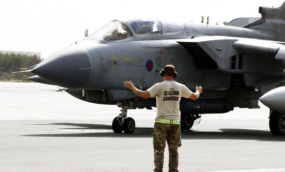 UK to send hundreds of troops to Iraq