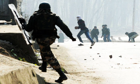 Six separatists, one Indian officer killed in Kashmir