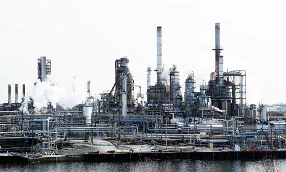 Oil market slips after Kingdom cuts crude price