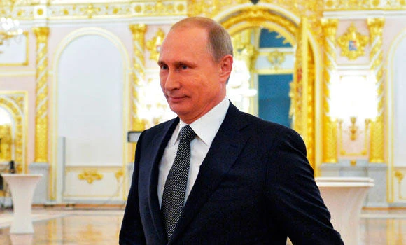 Moscow asks Paris to deliver warship