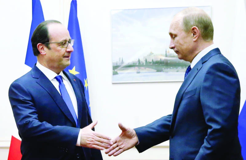 Hollande, Putin seek end to Ukraine crisis