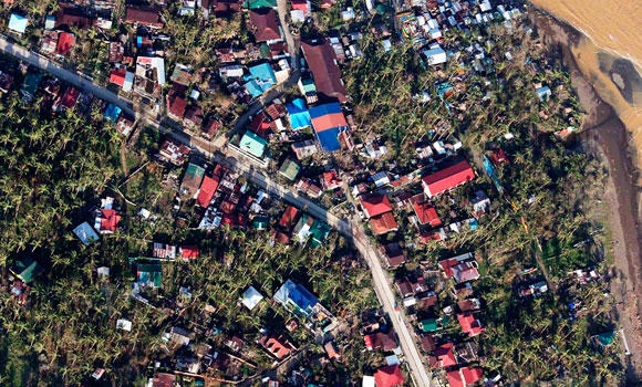 Rebels pose threat to Philippine typhoon relief mission