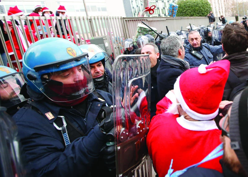 Italian unions strike against Renzi labor reforms