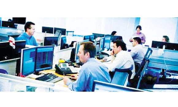 Analysts see recovery as oil price crisis persists