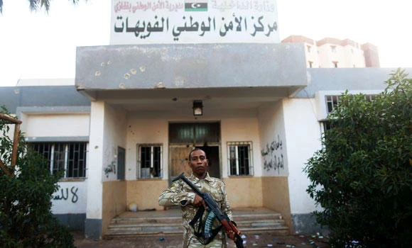 Car bomb hits security building in Tripoli