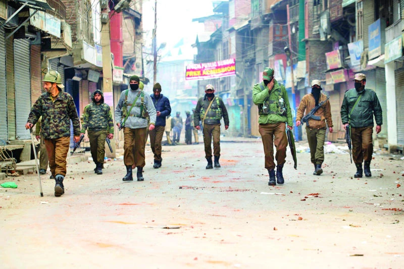Kashmir tense as Srinagar votes amid shut down call