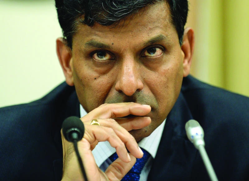 Sharp fall in oil prices helps keep Indian inflation in check