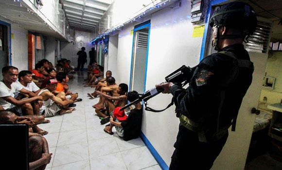 Philippine crime lord enjoys jailhouse rock