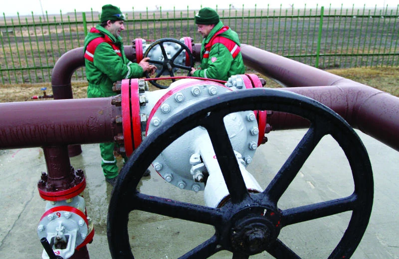 Plunging oil price to reset global defense budgets: IHS
