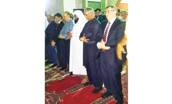 Many join Pak CG to honor victims of school attack