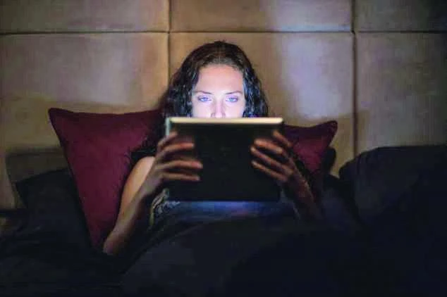 Glow from iPads disrupts your sleep