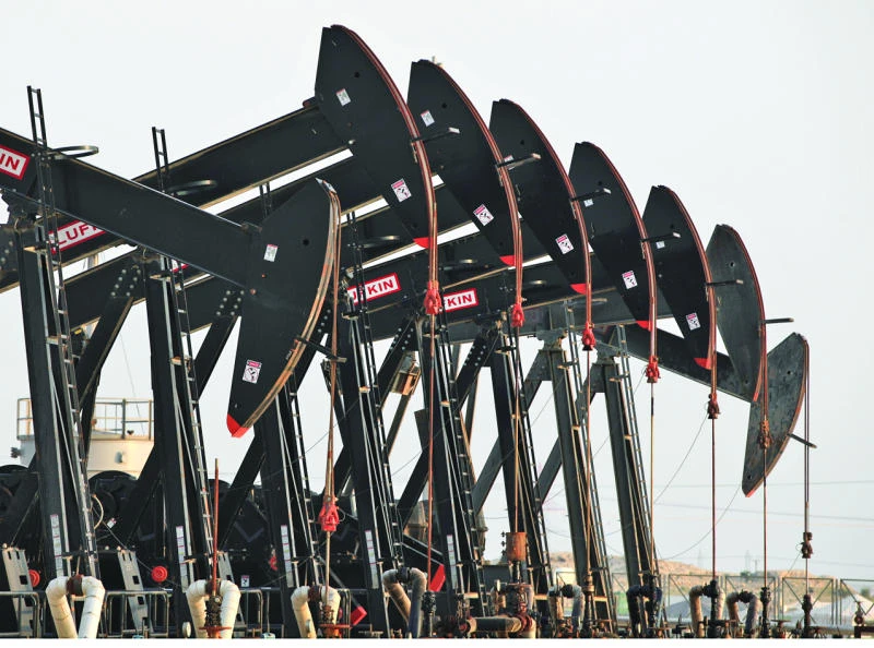 Oil market slides in subdued deals