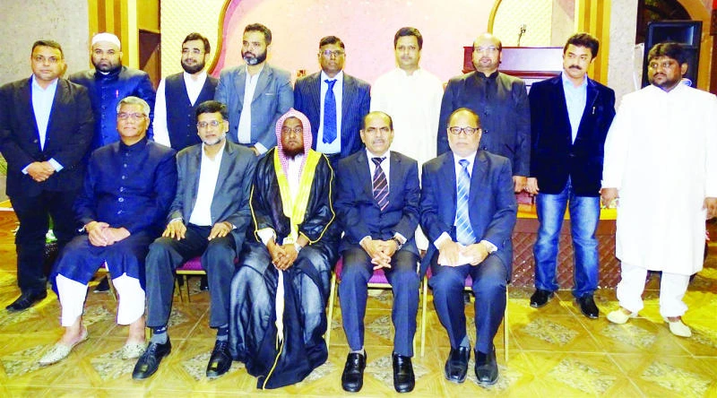 Expats felicitate award-winning Qur’an teacher
