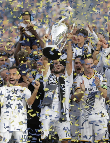 Donovan goes out on top as Galaxy claim MLS Cup