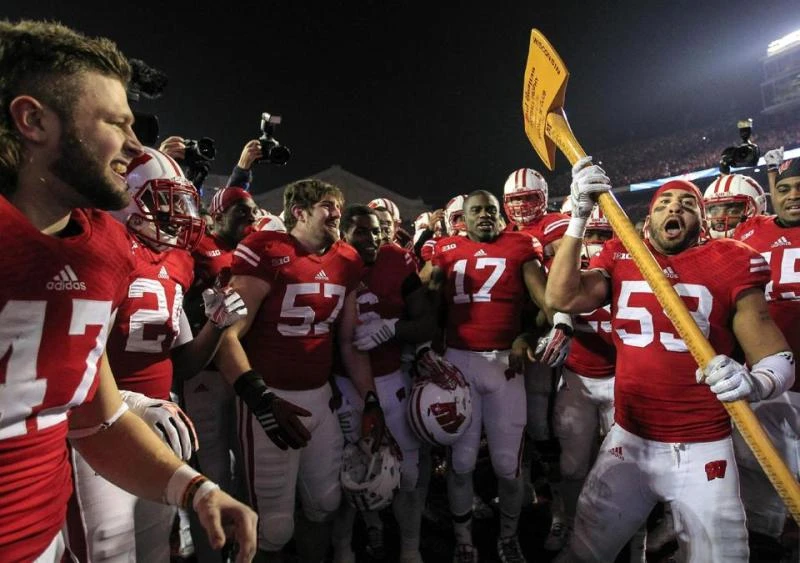 Wisconsin bounces back to reach Big Ten title game
