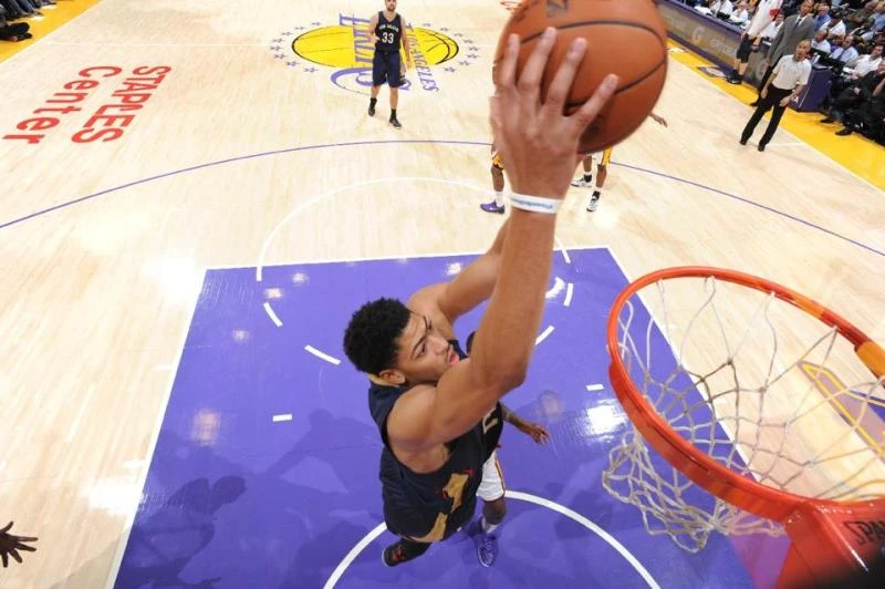 Davis stars as Pelicans whip Lakers 104-87