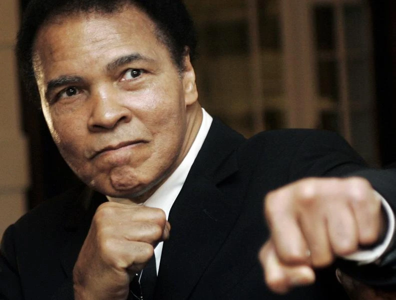 Muhammad Ali hospitalized with 'mild' pneumonia