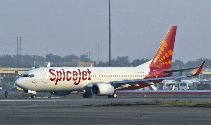 India's SpiceJet resumes flights after fuel row