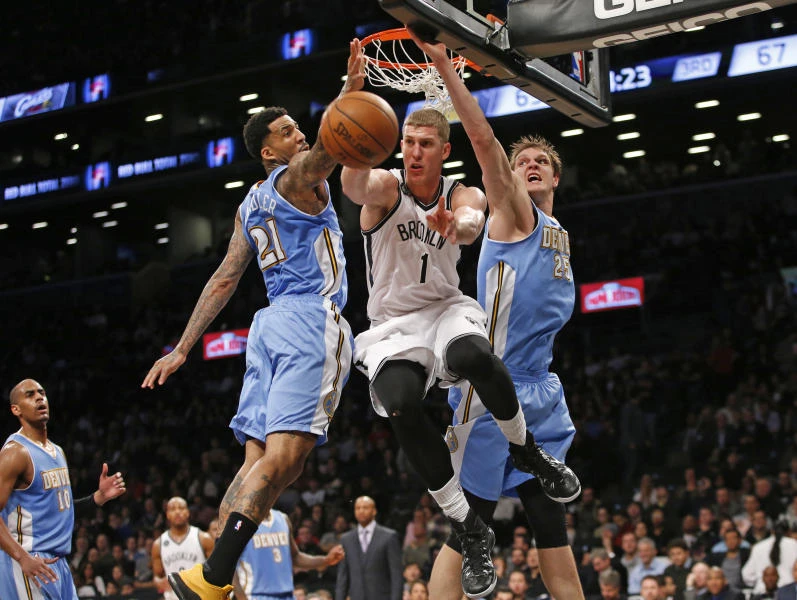 Lakers stun Warriors without Kobe