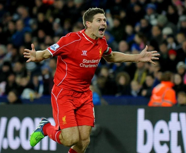 Gerrard on target as Liverpool beats Leicester; United scores