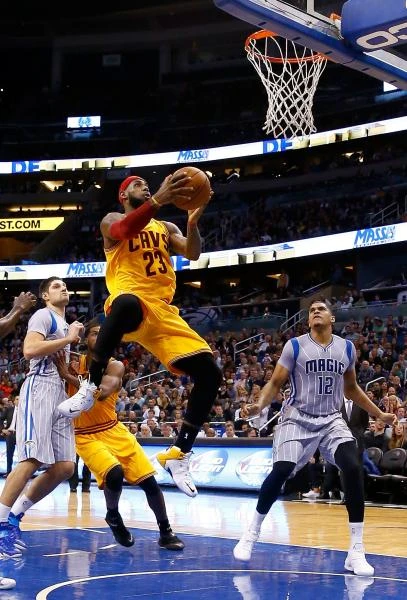 James helps Cavaliers rally past Magic