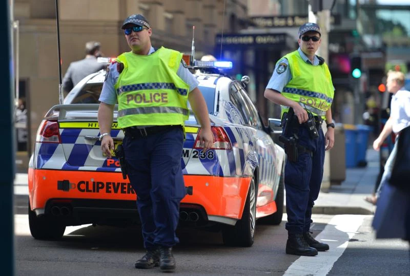 Hostages held in central Sydney cafe; Central Bank locked down