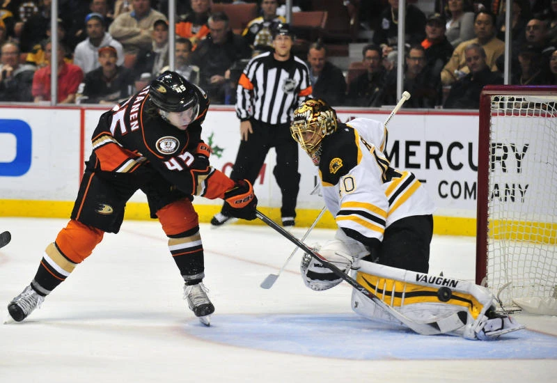 Ducks down Bruins, reclaim Western Conference lead