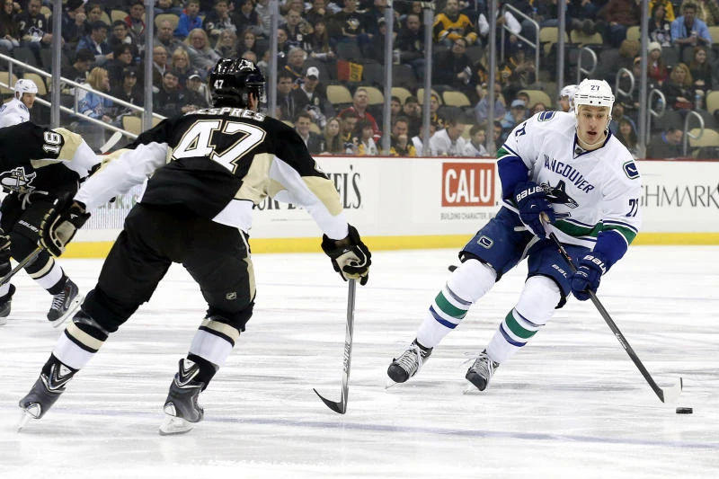 Canucks win 3-0 at Penguins for a piece of West lead