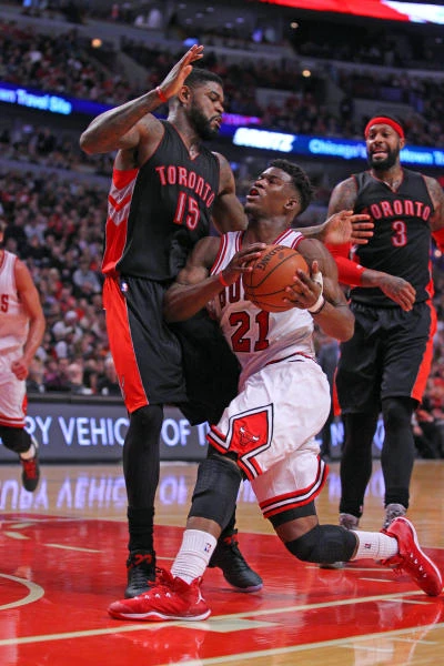 Red-hot Butler shines as Bulls stomp Raptors