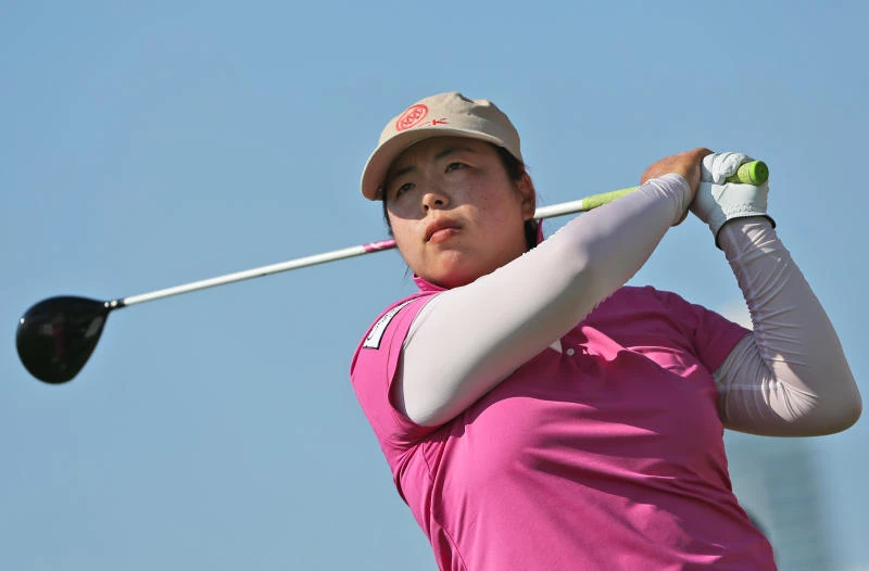 Feng leads by five in Dubai