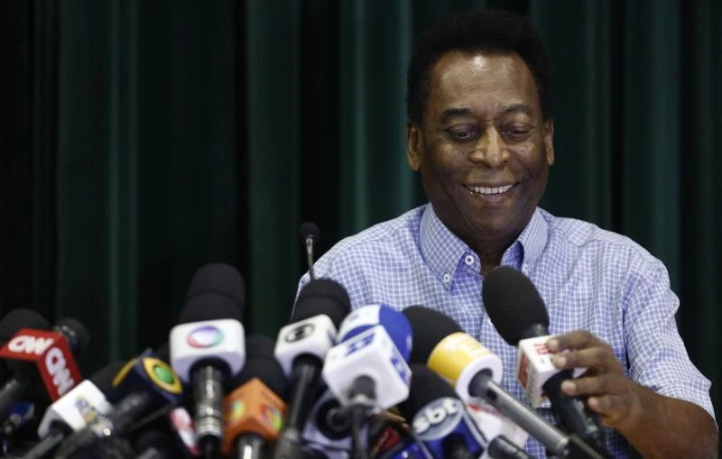 Cheerful Pele out of hospital after health scare