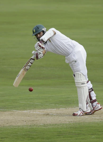 Amla, De Villiers put South Africa on top