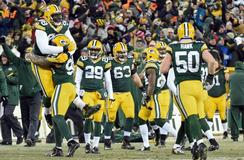 Packers hold off Patriots 26-21
