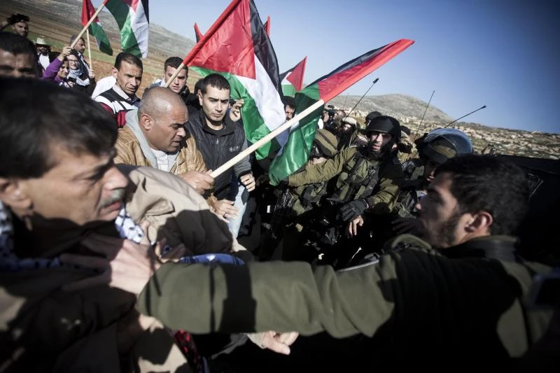 Death of Palestinian official blamed on tear gas