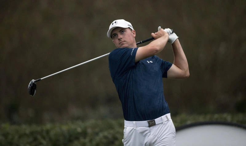 Step forward for Woods, but miles behind Spieth