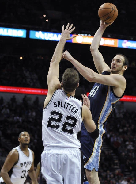 Grizzlies outlast Spurs in triple overtime