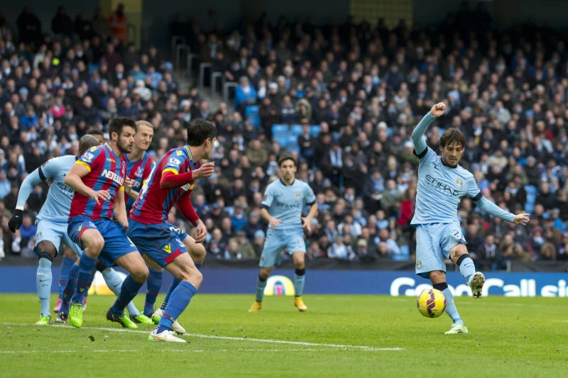 Manchester City and Barcelona turn heat up on leaders