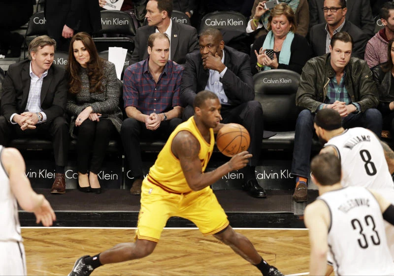 LeBron, Cavs roll in front of royal audience
