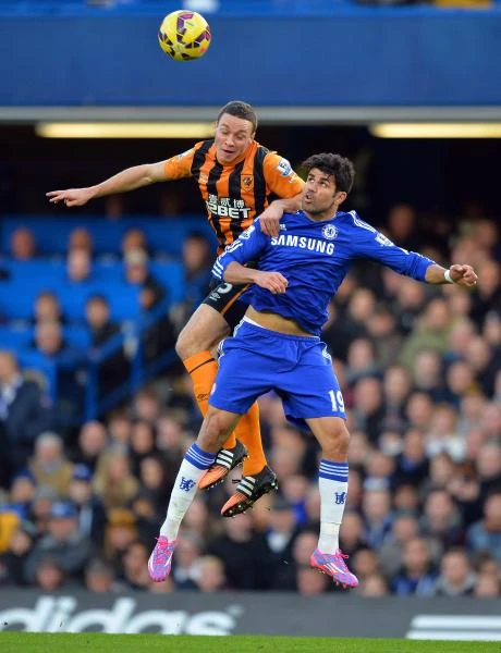 Chelsea, injury-hit Man City hold course