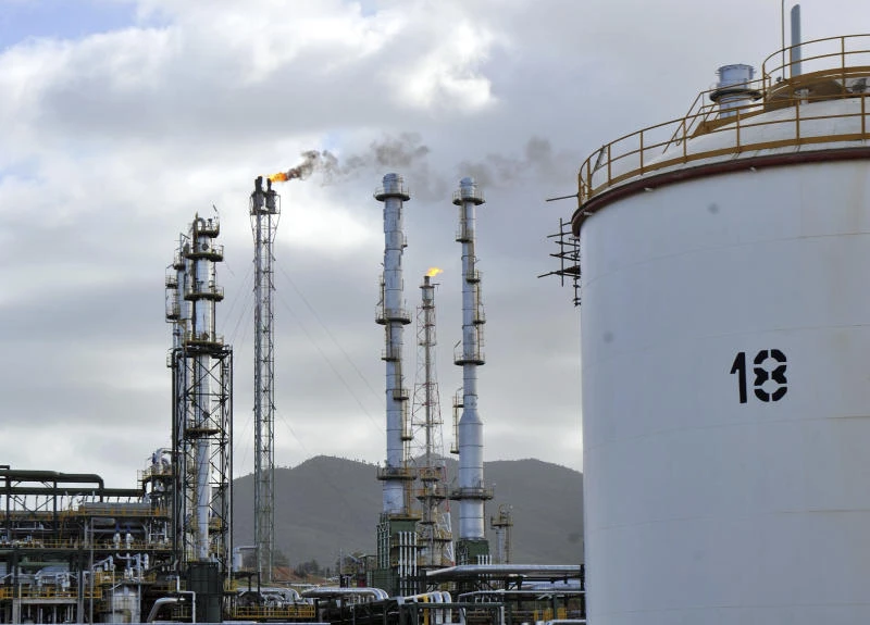 Algeria calls for OPEC to cut production