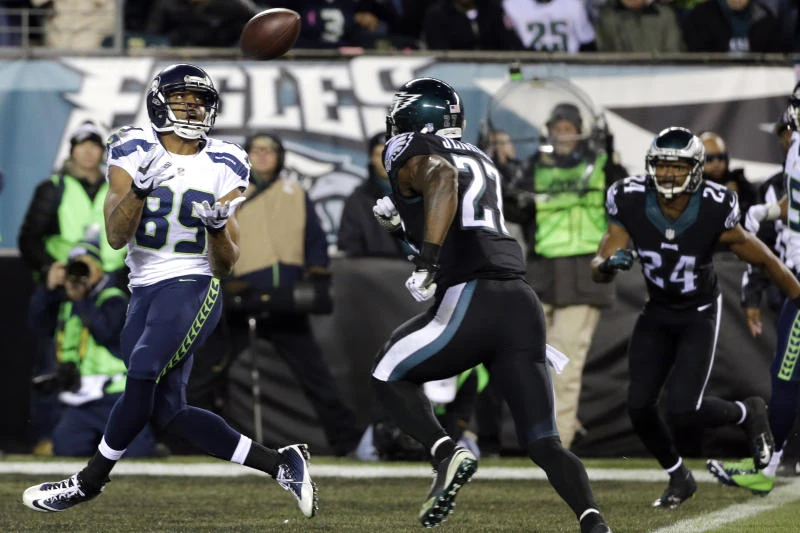 Wilson leads Seahawks past Eagles 24-14