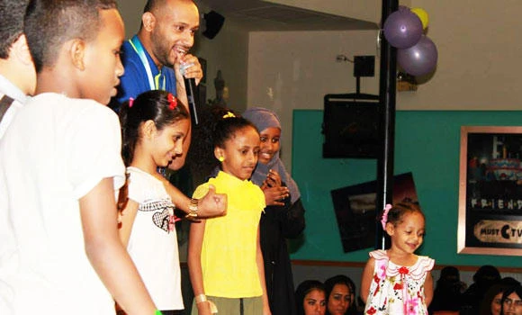 Volunteers bring smiles to patients