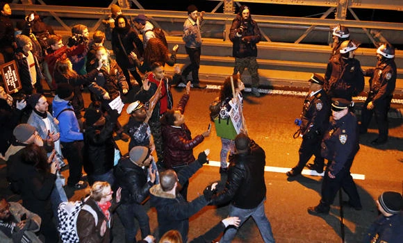 Protests erupt after jury clears NY cop in chokehold death