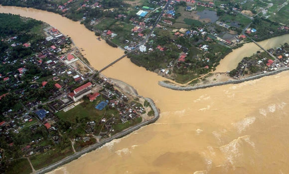 Dozens die as Malaysia, Thailand, Philippines battered by storms