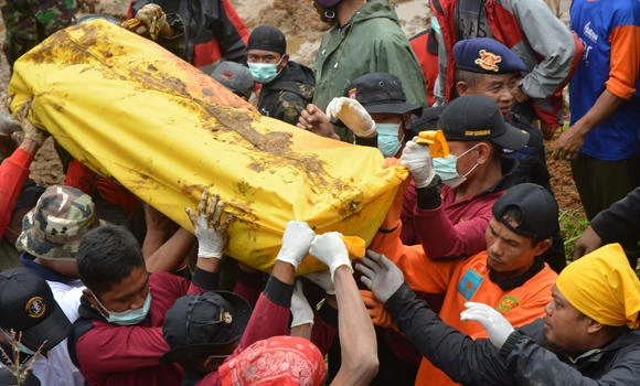 32 dead, 76 missing in central Indonesia mudslide