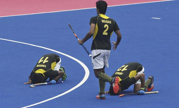2 Pakistan players suspended for celebrations